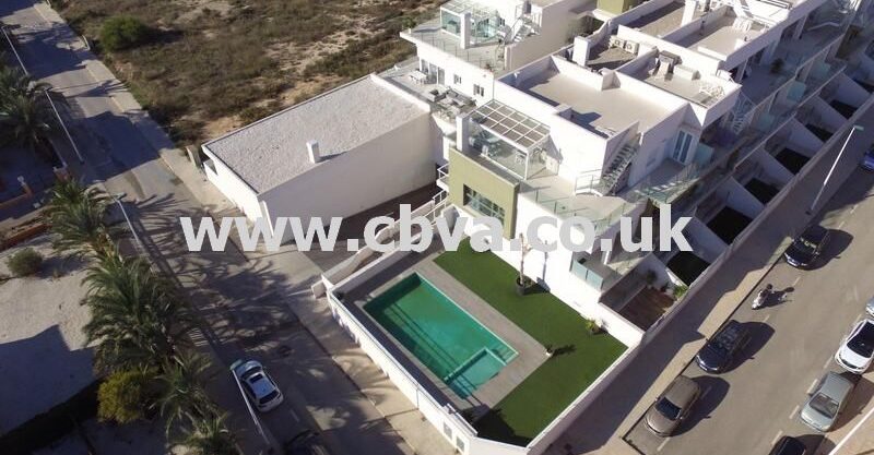 Stylish modern apartment 800m from the beach